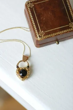 Pendentif médaillon cœur or et grenats