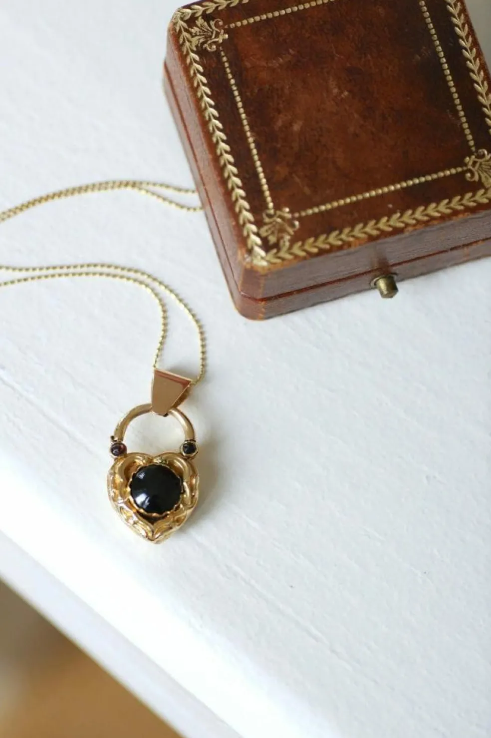 Pendentif médaillon cœur or et grenats