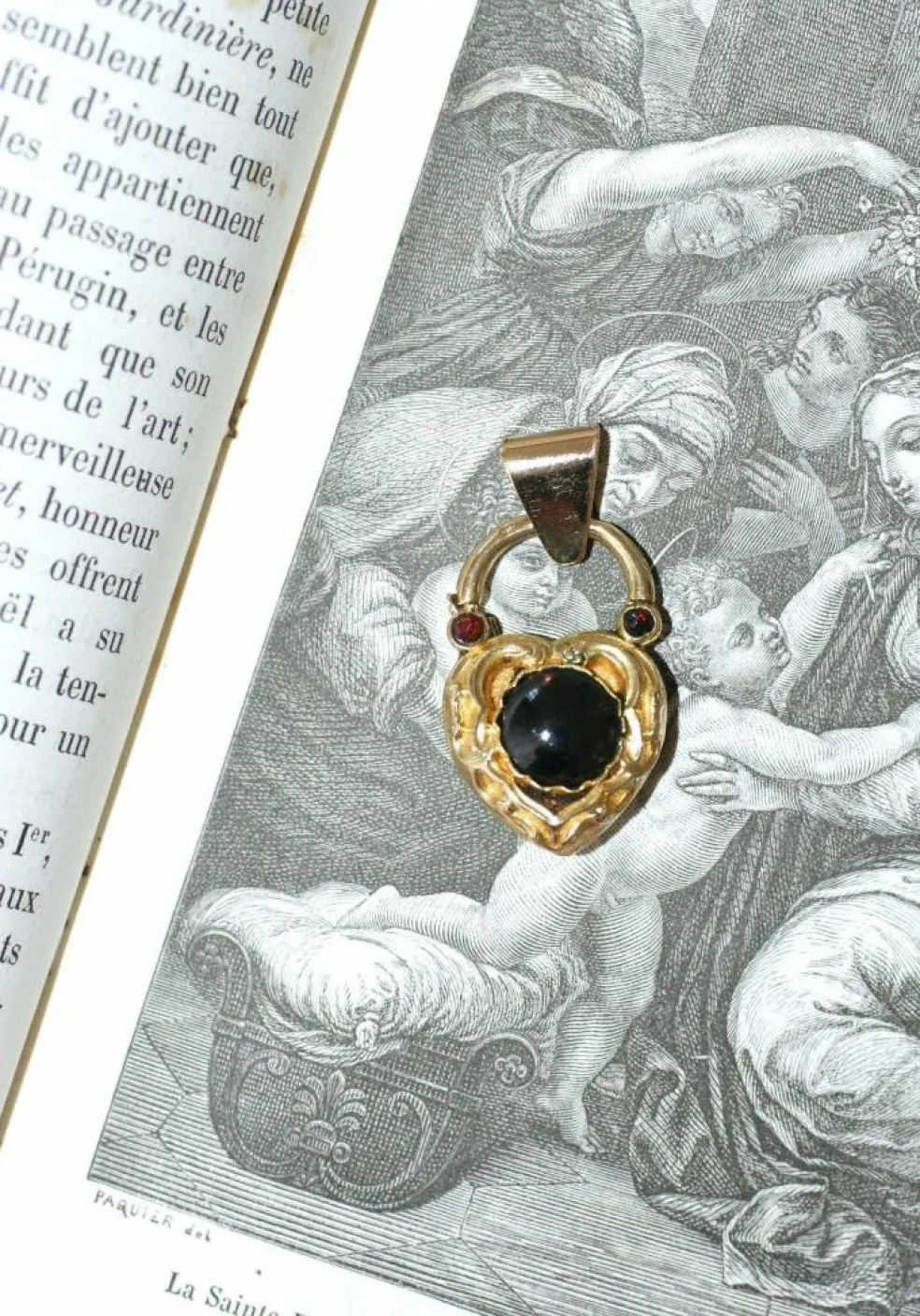 Pendentif médaillon cœur or et grenats
