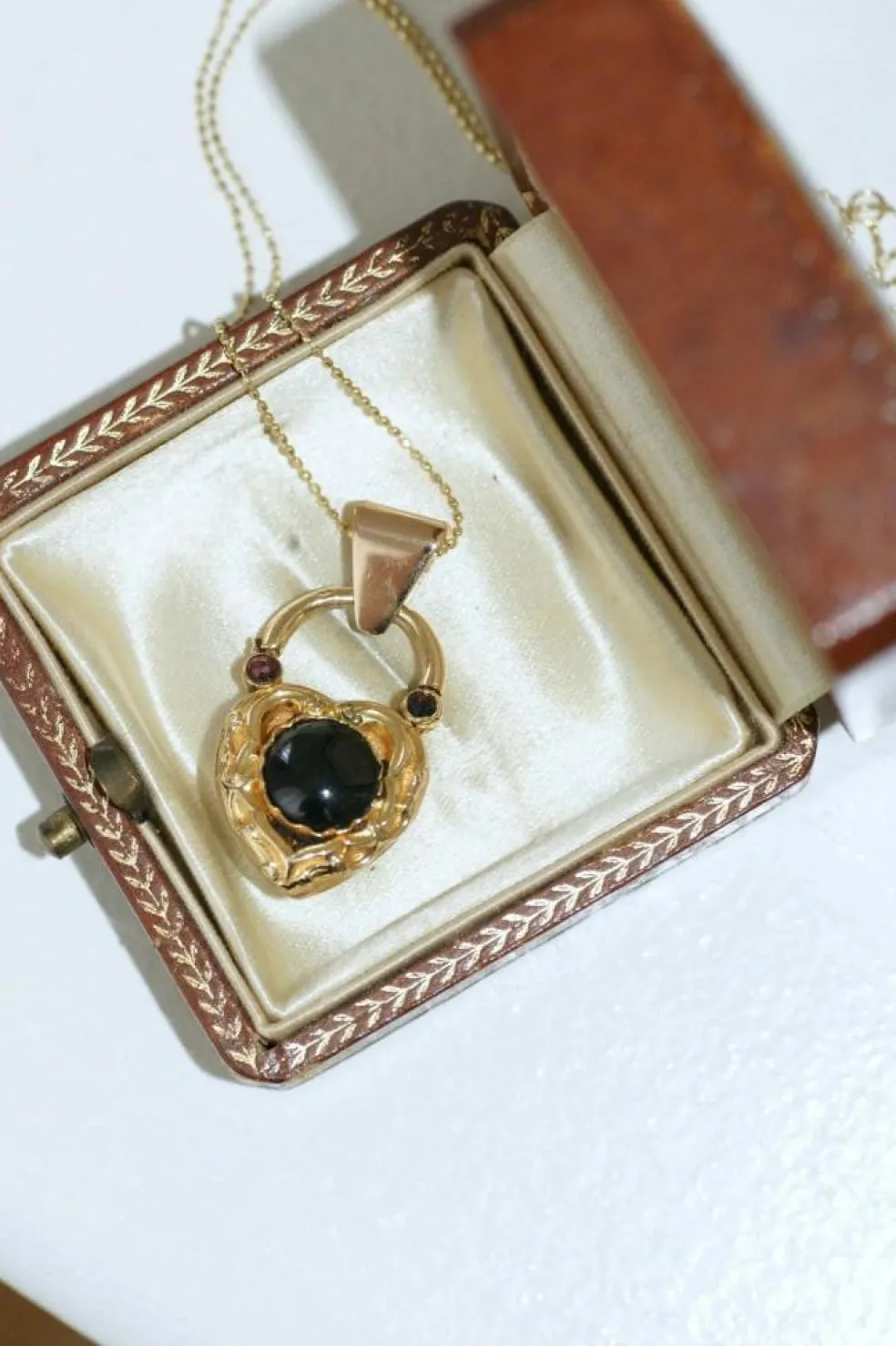 Pendentif médaillon cœur or et grenats