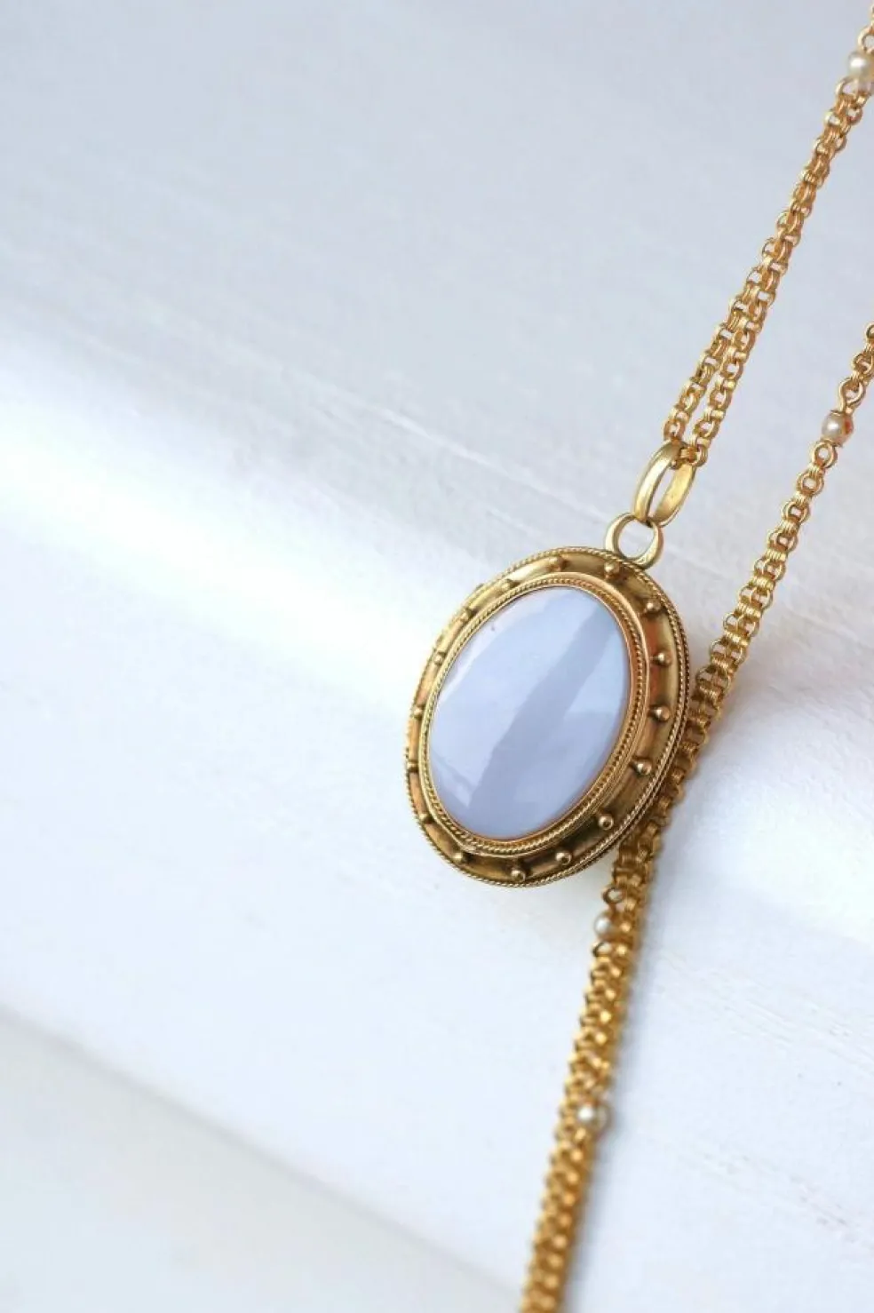 Pendentif médaillon or et agate