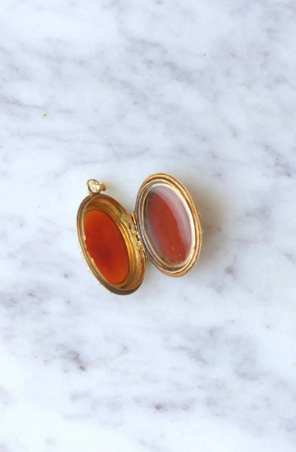 Pendentif médaillon or et agate