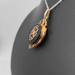 Pendentif Napoleon III en or 18K onyx et perles