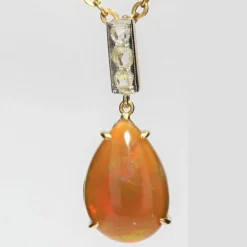 Pendentif opale et diamants