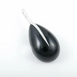 Pendentif or blanc, diamants et agate