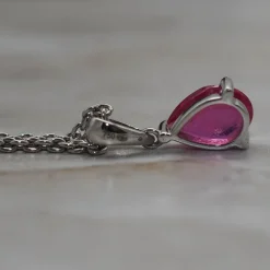 Pendentif or blanc rubis