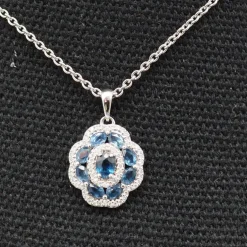 Pendentif or blanc saphirs diamants