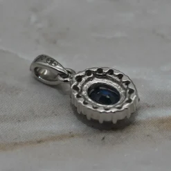 Pendentif or blanc saphir diamant