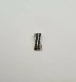 Pendentif or blanc serti de diamants blancs et noirs