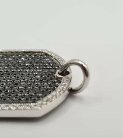Pendentif or blanc serti de diamants noirs et blancs