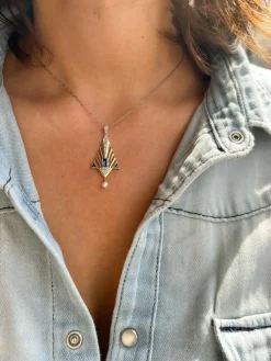 Pendentif or et platine décor géométrique