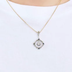 Pendentif or gris, diamants et saphirs