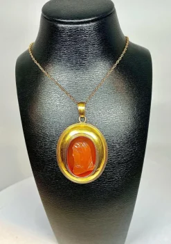 Pendentif Or jaune Camée en cornaline