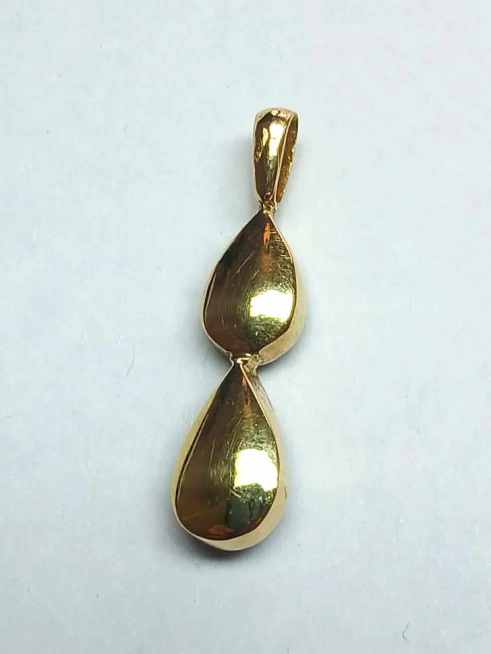 Pendentif or jaune et grenats de Perpignan