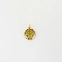 Pendentif or jaune et émail à décor de pensée