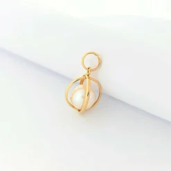 Pendentif or jaune et perle