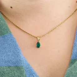Pendentif or jaune, émeraude et diamants