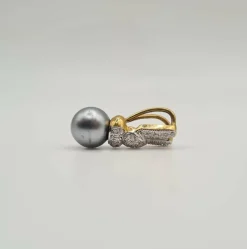 Pendentif or jaune serti d’une perle Tahiti et diamants