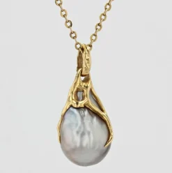 Pendentif perle grise baroque et or