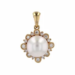 Pendentif perle japonaise et son entourage de diamants brillant