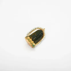 Pendentif perles, émeraudes