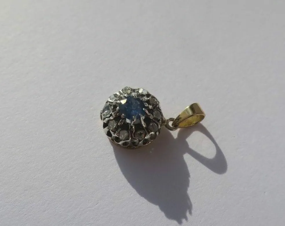 Pendentif pompadour saphir diamants or et platine