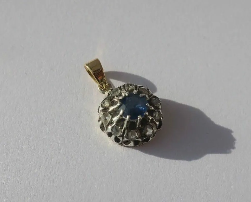 Pendentif pompadour saphir diamants or et platine