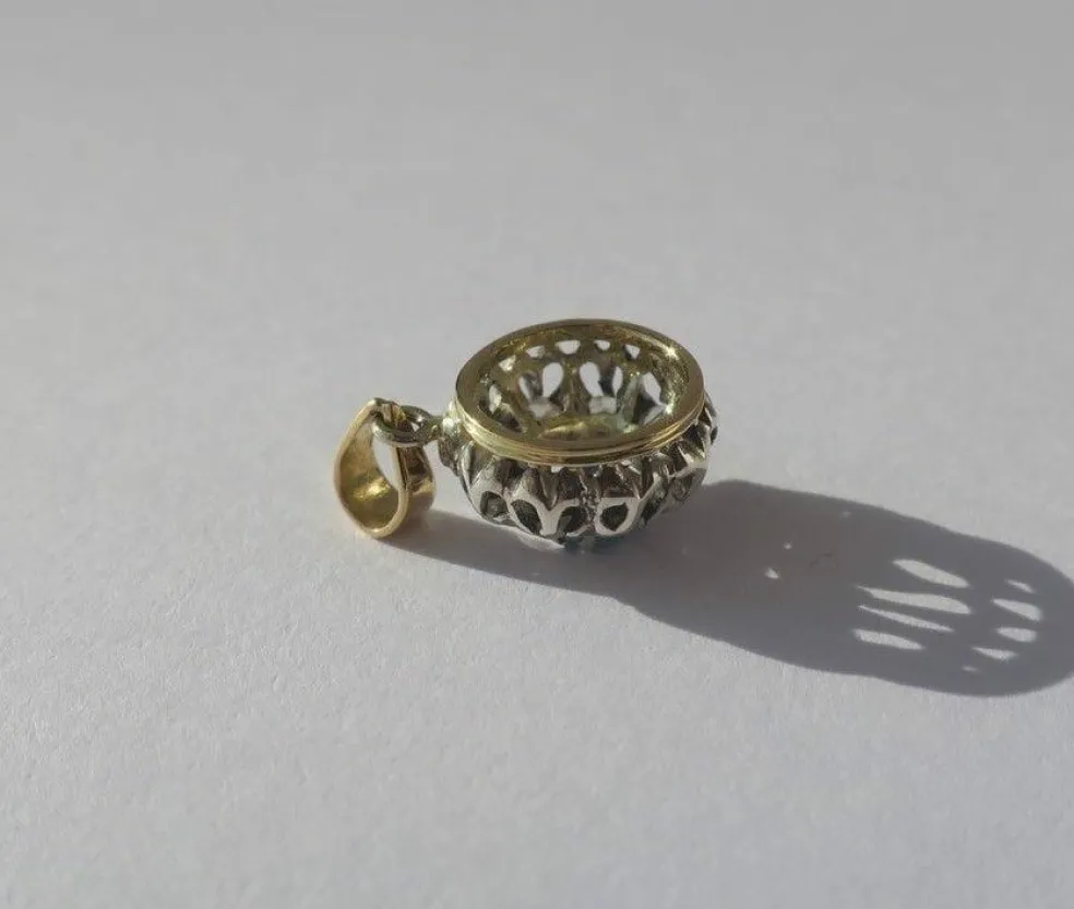 Pendentif pompadour saphir diamants or et platine