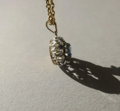 Pendentif pompadour saphir diamants or et platine
