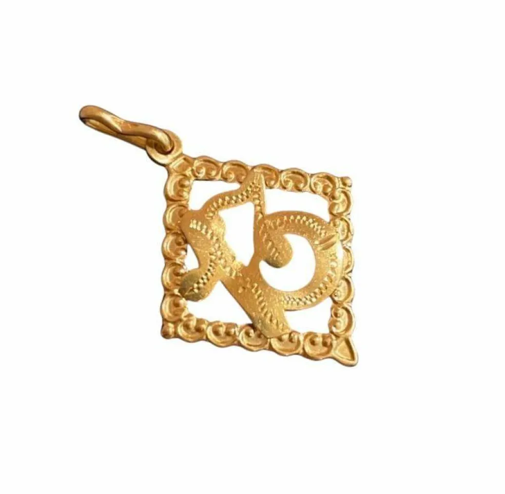 Pendentif porte bonheur 13