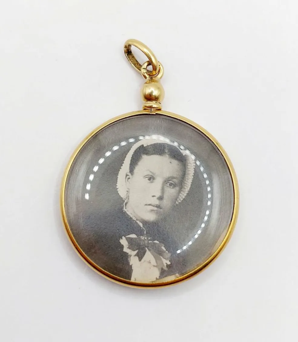Pendentif porte photo antique or jaune 18k de forme ronde (circa 1900) art nouveau