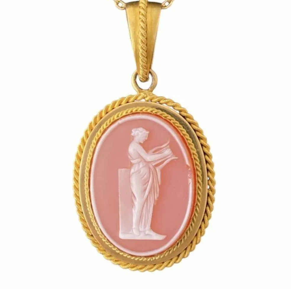 Pendentif porte-photo en or jaune serti d'un camée en Agate