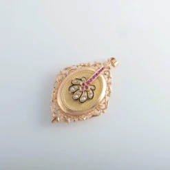 Pendentif porte-photo rubis de synthèse et perles