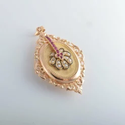Pendentif porte-photo rubis de synthèse et perles