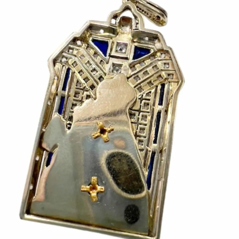 PENDENTIF RELIGIEUX ART DÉCO en PLATINE et OR 18 KT avec DIAMANTS et SAPHIR