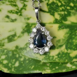 Pendentif saphir diamants goutte