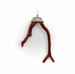 Pendentif Signature en or avec branche de corail et diamants