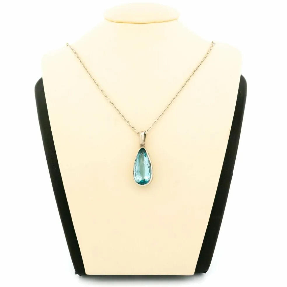 Pendentif solitaire en platine 18 carats et aigue-marine
