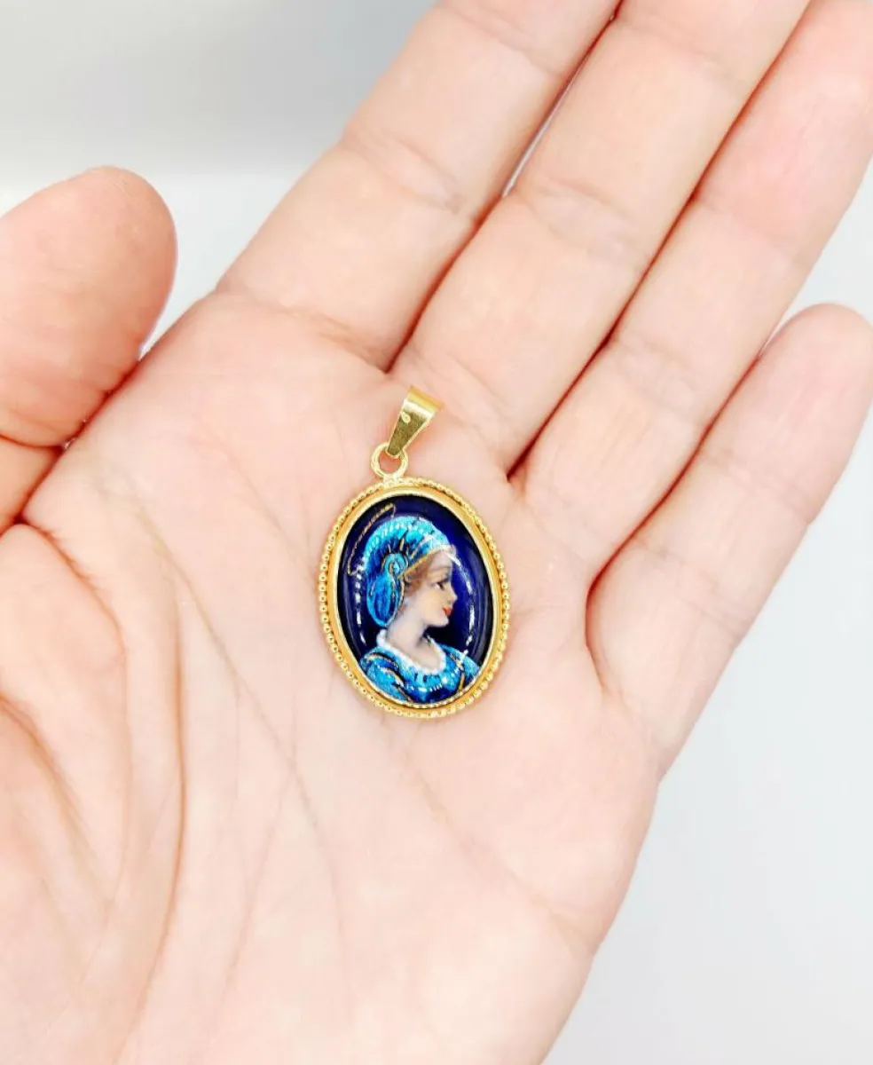Pendentif style Art Nouveau or jaune, plaque émaillée jeune fille, vintage