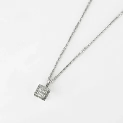 Pendentif sur chaîne 9 Diamants