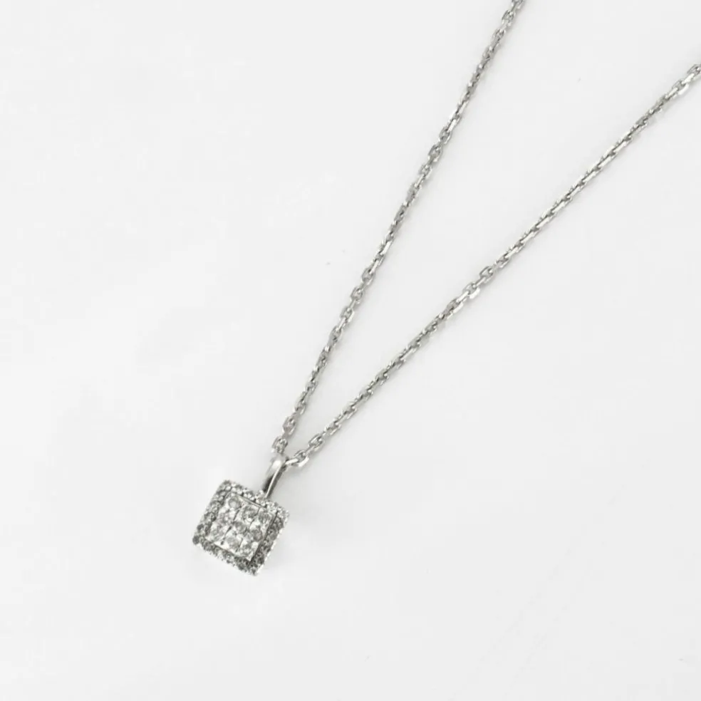 Pendentif sur chaîne 9 Diamants