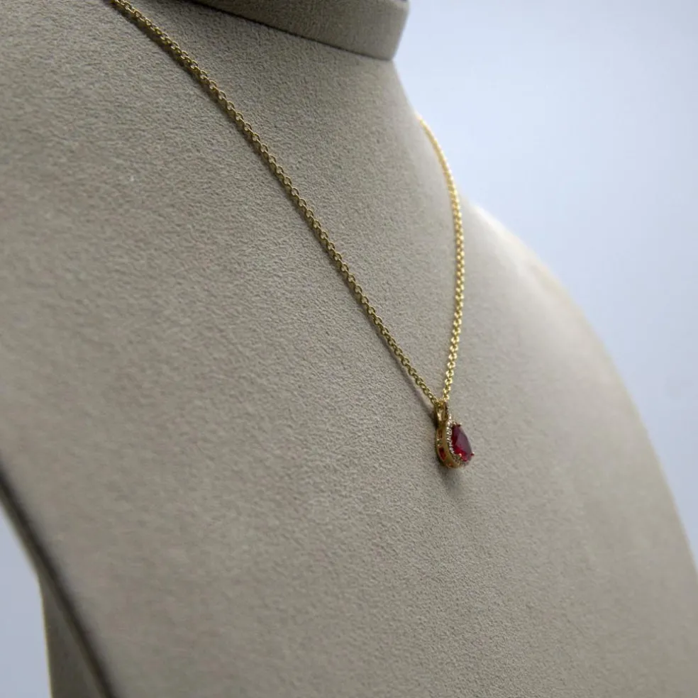 Pendentif sur chaîne Or Jaune Rubis Diamants