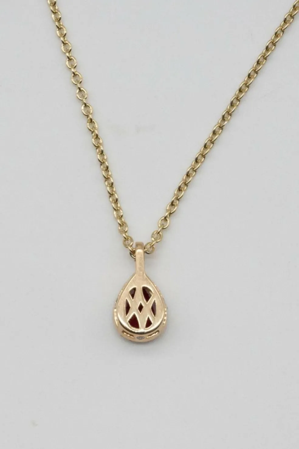 Pendentif sur chaîne Or Jaune Rubis Diamants