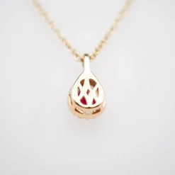 Pendentif sur chaîne Or Jaune Rubis Diamants