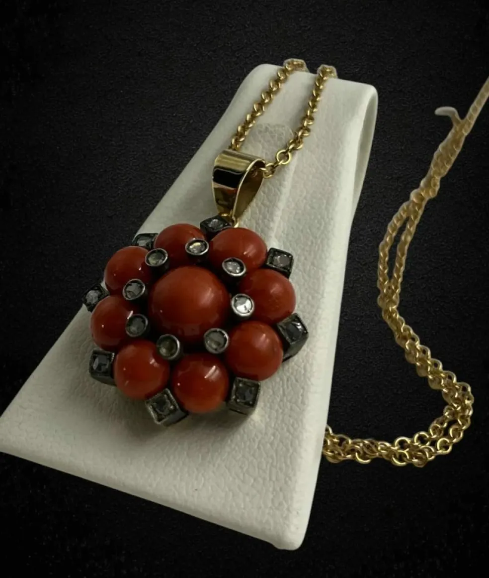 Pendentif étoile corail et diamant