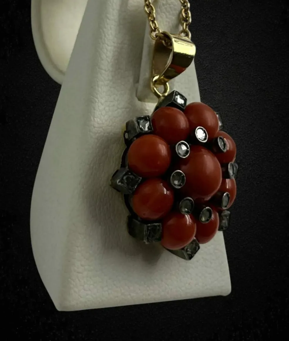 Pendentif étoile corail et diamant