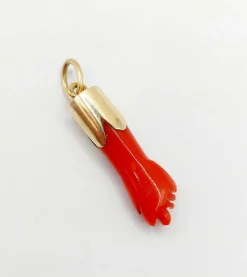 Pendentif vintage main de figa or jaune 18 carats corail rouge de Méditerranée