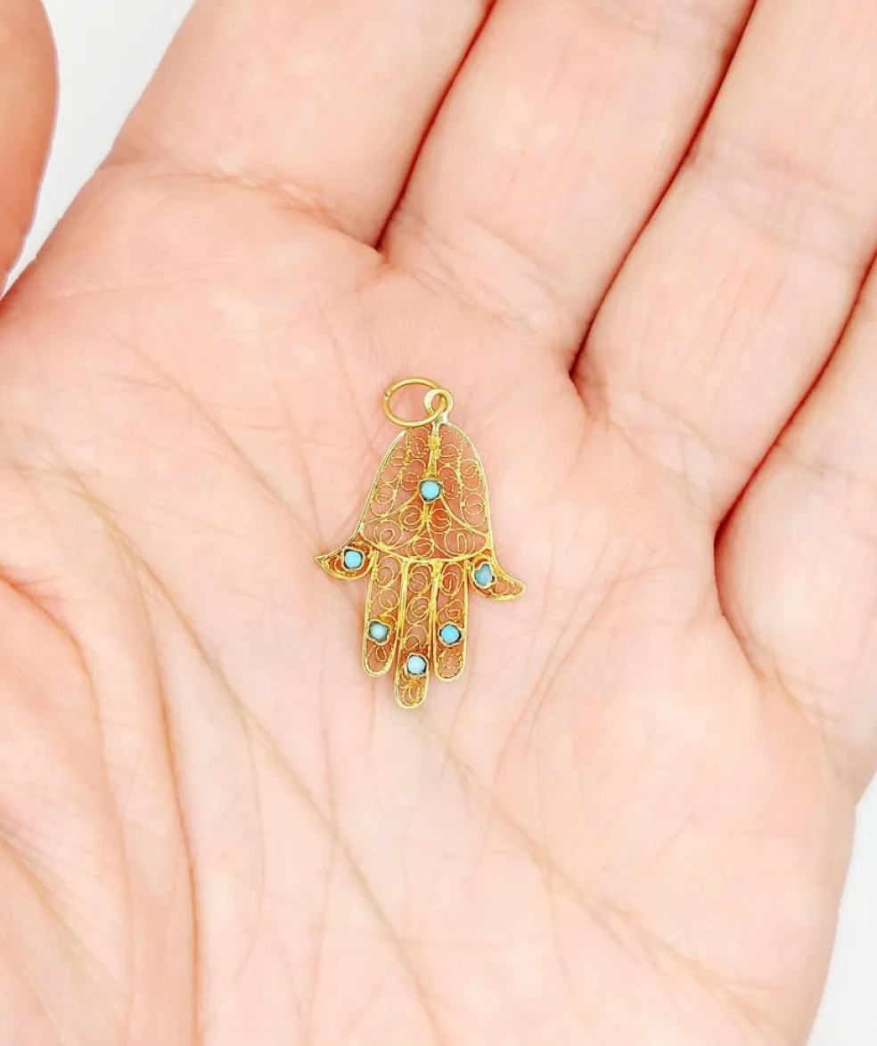 Pendentif vintage or jaune Main de fatma orné de turquoises (circa 1950)