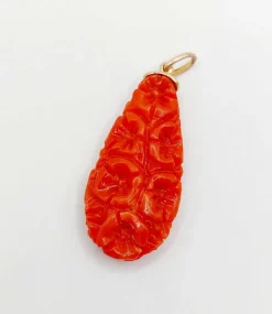 Pendentif vintage or jaune, corail finement ciselée de fleur