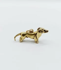 Pendentif vintage or jaune 18k représentant un chien de race teckel